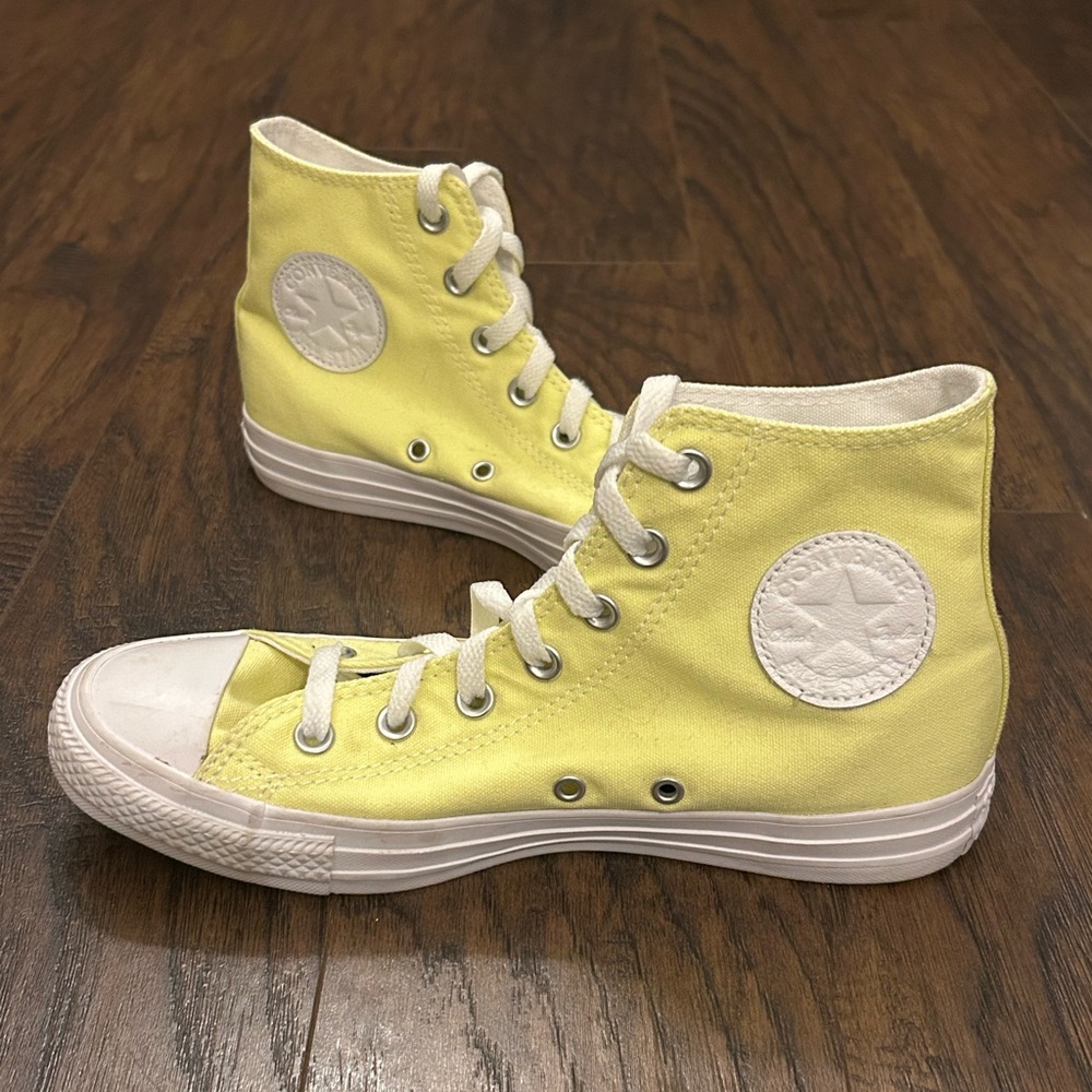 Converse Chuck Taylor All Star High Top Unisex Sneakers Light Yellow W 8 M 6